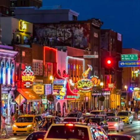 Platinum On Music Row Renovated And Near Downtown Apartment